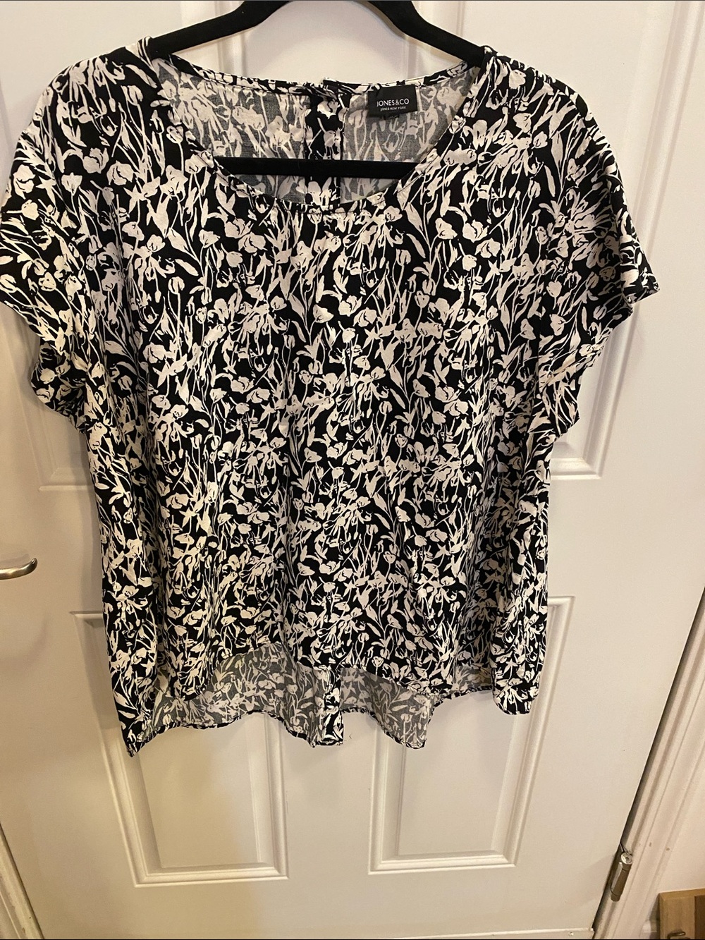 Jones New York Black and White Floral Cap-Sleeve Blouse